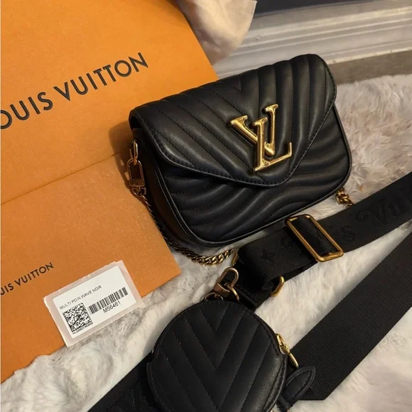 Louis Vuitton Black Quilted Crossbody Bag with Gold Accents - Picture 5 of 6